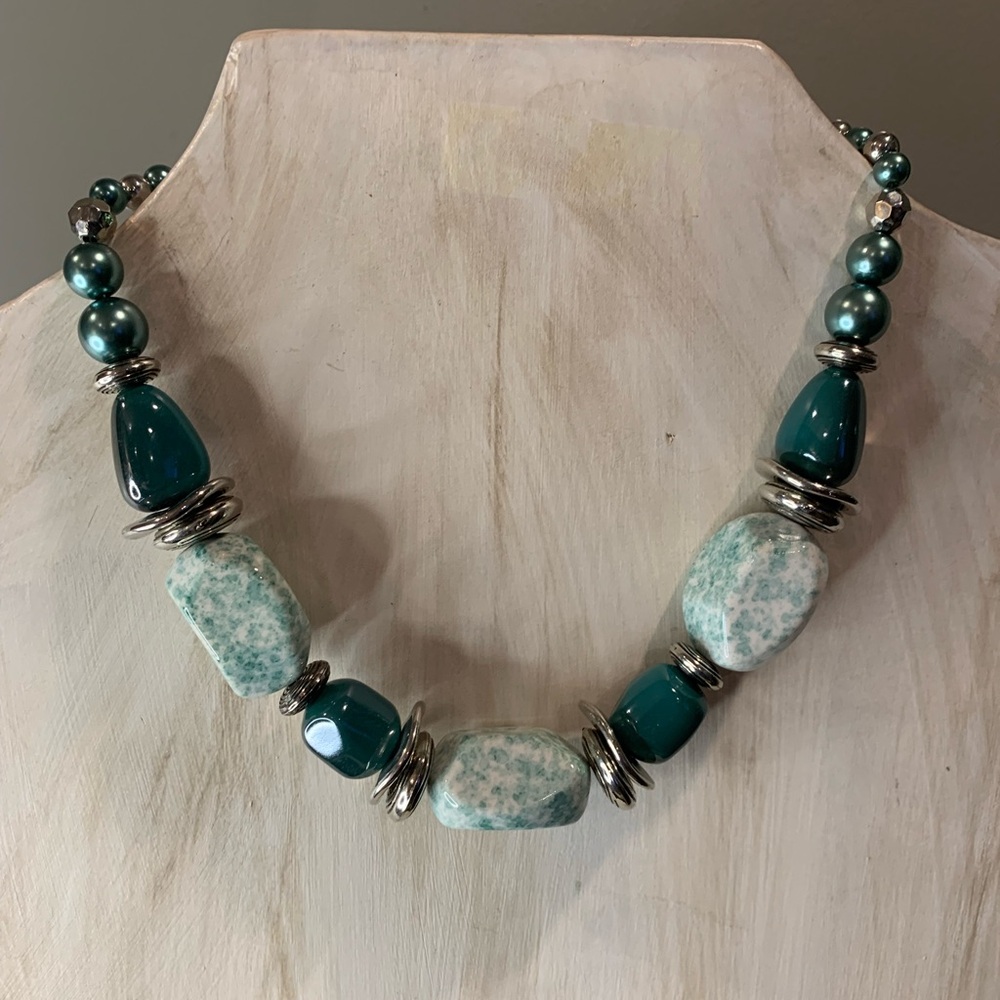 Elegant Teal and Silver Necklace